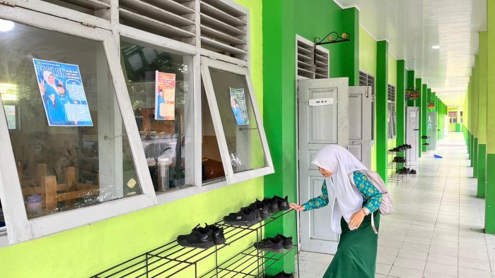 Flyer Berwarna di Jendela Kelas Hebohkan Siswa MAN 2 Kota Jambi, Ternyata Alat Kampanye OSIM