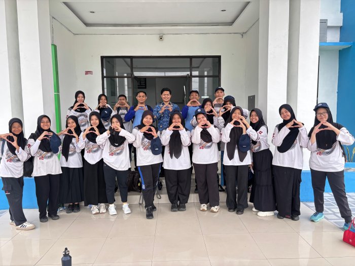 Dari Buku ke Lapangan: Siswa X E1 MAN 2 Kota Jambi Dalami Ilmu Klimatologi di BMKG Pijoan Dari Buku ke Lapangan: Siswa X E1 MAN 2 Kota Jambi Dalami Ilmu Klimatologi di BMKG Pijoan