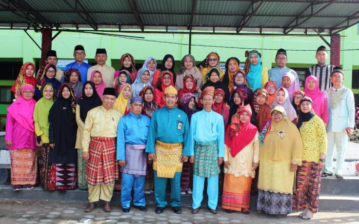 Civitas Akademika MAN 2 Kota Jambi Peringati Hari Kartini