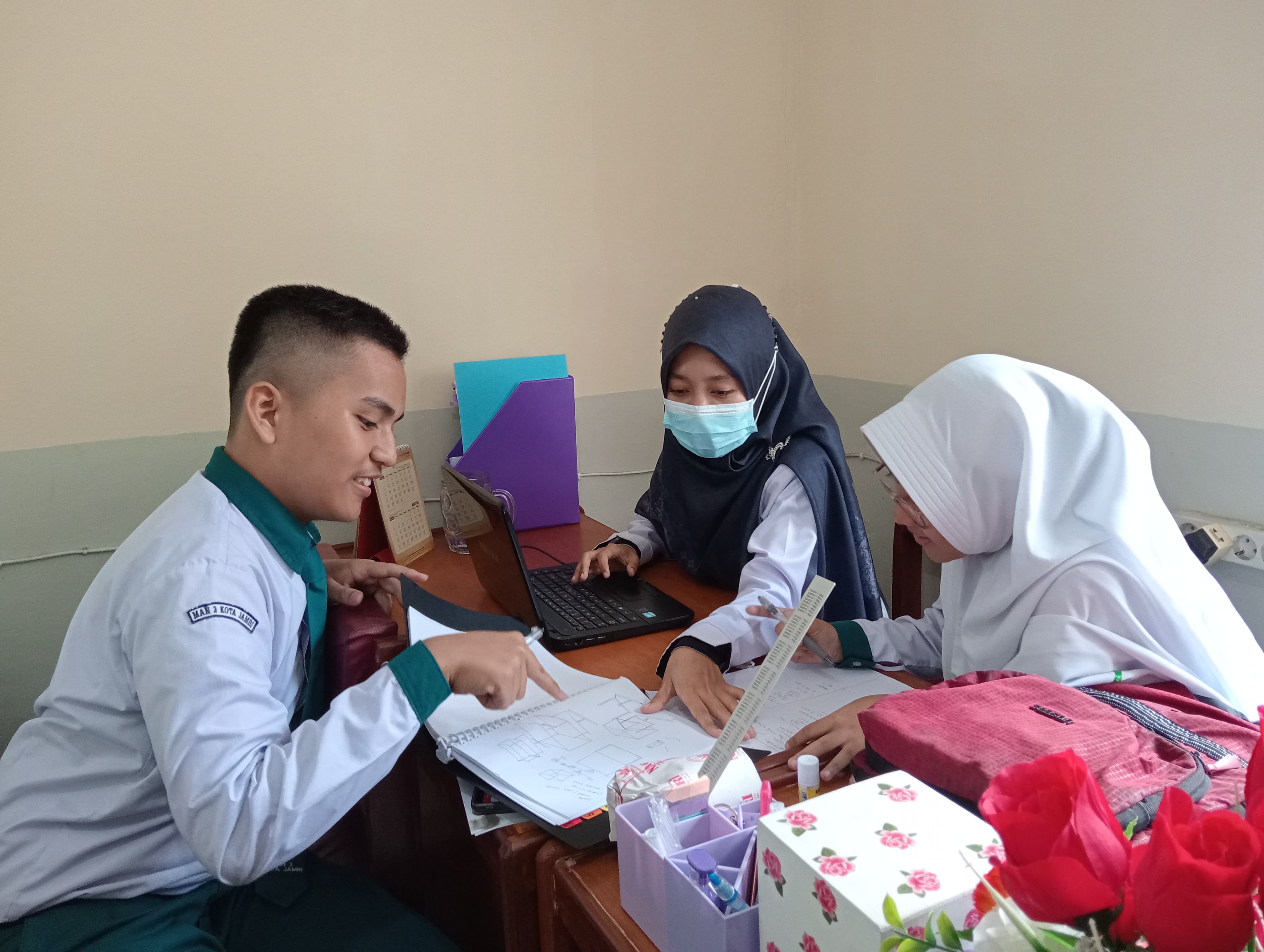 Lima Tim KTI MAN 2 Kota Jambi Lolos ke Tahap Pembekalan dan Penelitian Lomba KREASI 2024