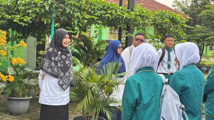 Penguatan Kompetensi Bahasa Inggris, Siswa XI F1 MAN 2 Kota Jambi Jalani Tes TOEFL di UPB UIN STS Jambi