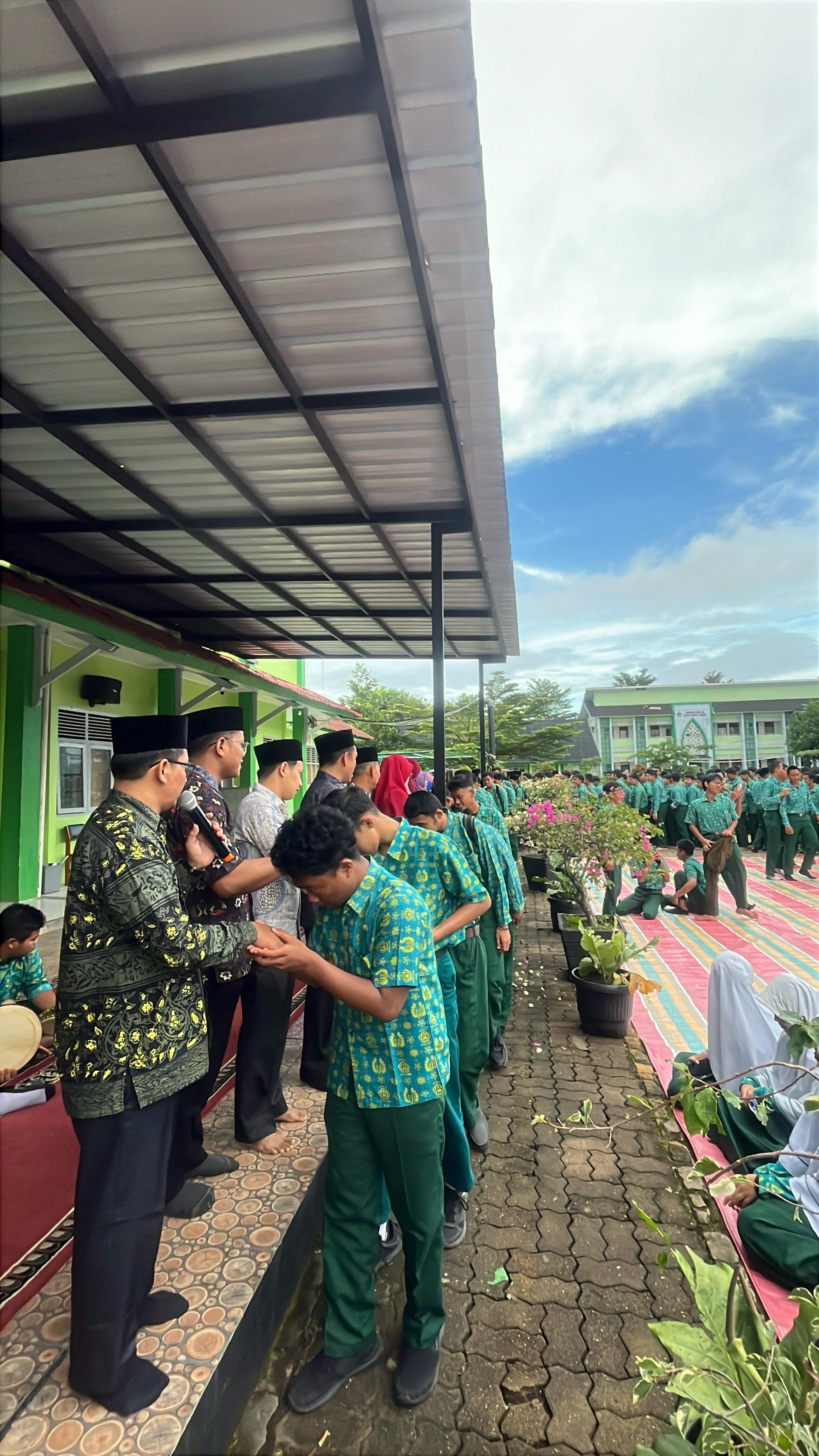 Hangatnya Silaturahmi Jelang Ramadhan, MAN 2 Kota Jambi Gelar Halal Bihalal