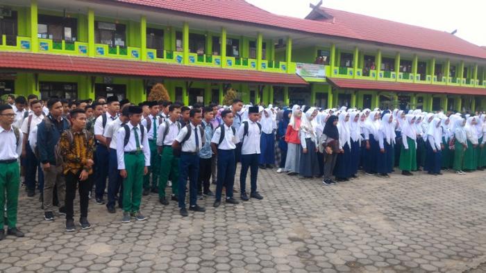 Calon PDB Berkumpul Di Lapangan MAN 2 Kota Jambi