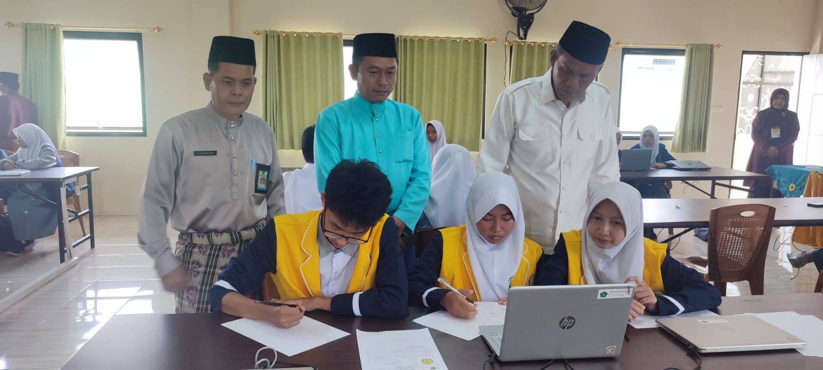 Kepala Kanwil Kemenag Provinsi Jambi Memantau Pelaksanaan KSM 2024 di MAN 2 Kota Jambi