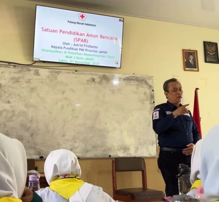 LDK PMR MAN 2 Kota Jambi Hadirkan Pemateri dari PMI Provinsi Jambi, Tekankan Pentingnya Satuan Pendidikan Aman Bencana