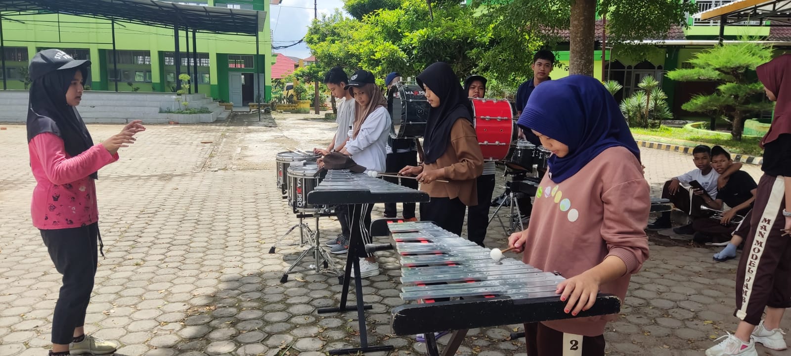 Drumband Drum Corps Nahdatu At-Thalibin Siapkan Diri untuk Pembukaan MTQ Tingkat Kecamatan di Kelurahan Pakuan Baru