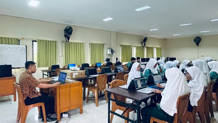 Belajar TIK di Era Digital: Menyiapkan Generasi Madrasah Melek Teknologi