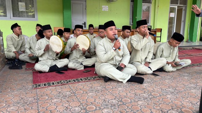Hadroh Sababul Jannah MAN 2 Kota Jambi Tampilkan Irama Baru di Jumat Pagi yang Penuh Semangat