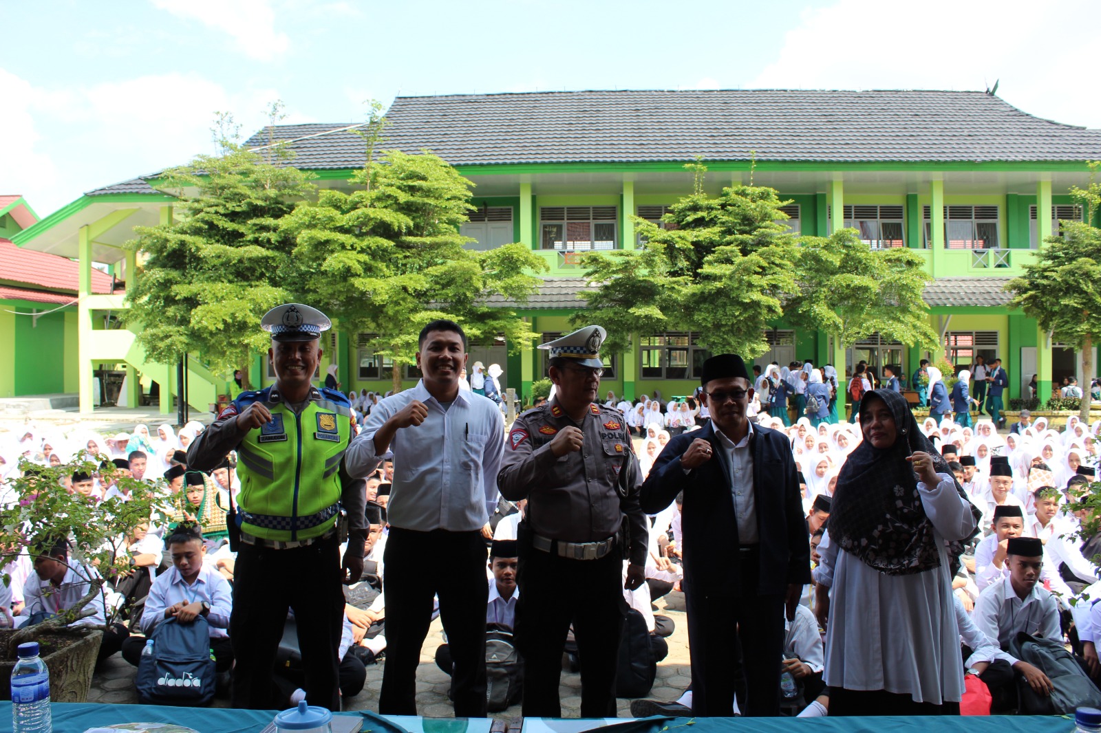 POLRESTA Kota Jambi Berikan Arahan Tata Tertib Lalu Lintas pada Kegiatan Matsama MAN 2 Kota Jambi