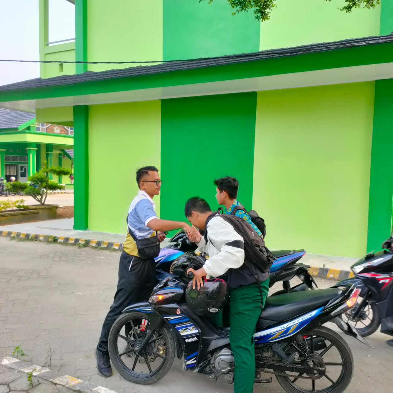  Bidang Kesiswaan Tegakkan Kedisiplinan Siswa MAN 2 Kota dan Terapkan 5S