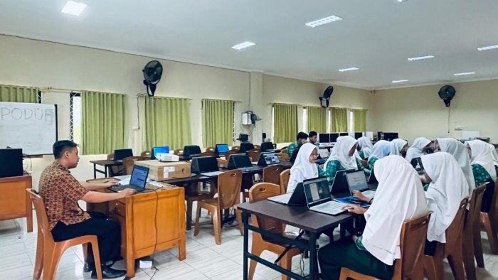 Kepala MAN 2 Kota Jambi Beri Pesan untuk Pelaksanaan TKA 2025: Fokus, Jujur, dan Tetap Semangat!