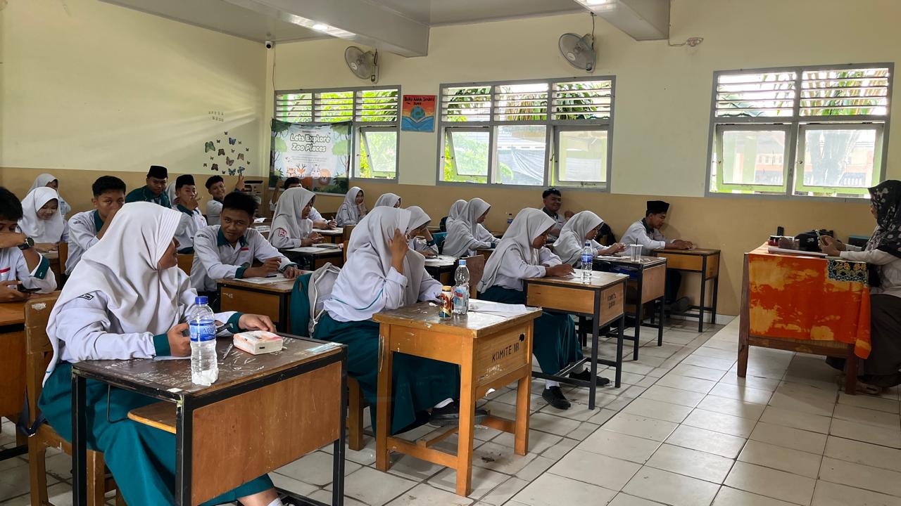 Hari Pertama PAT 2025 di MAN 2 Kota Jambi Berjalan Lancar, Siswa Antusias, Tim Panitia dan IT Siaga Penuh