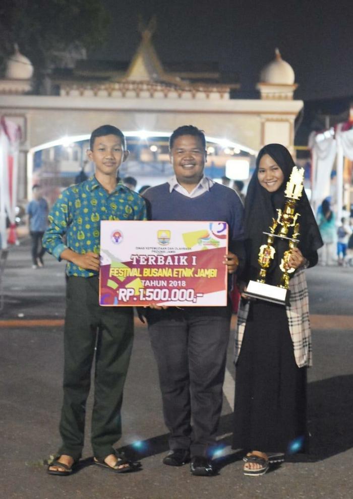 MAN 2 Kota Jambi Juara Terbaik I Festival Busana Etnik se-Provinsi Jambi
