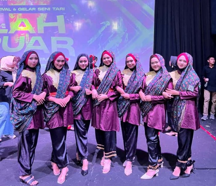 Sanggar Tari Rentak Regam MAN 2 Kota Jambi Tampil Memukau di Festival dan Gelar Seni Lah Puar Jelupung Tumbuh XIII