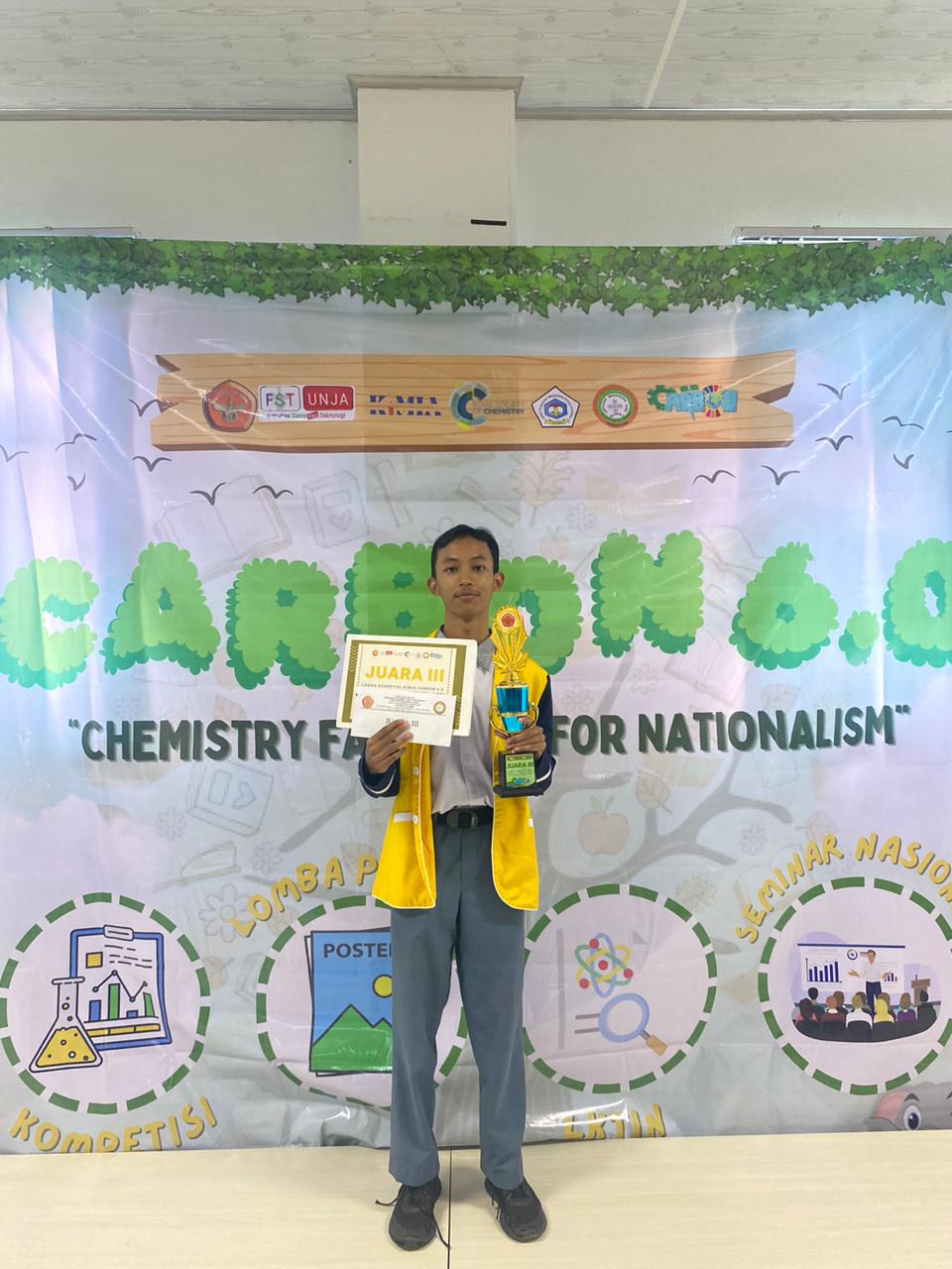 Siswa MAN 2 Kota Jambi, Fahlefi Haikal, Raih Juara 3 dalam Kompetisi Kimia Nasional Carbo 6.0