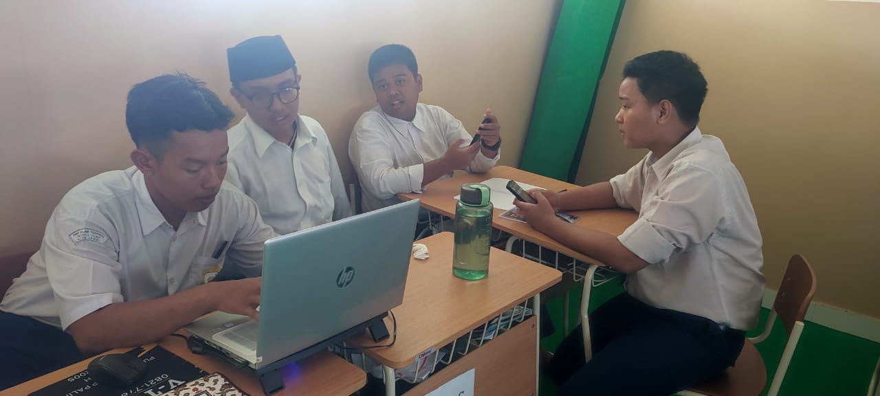 Peserta Didik Kelas GLOBAL MAN 2 Kota Jambi Mulai Memasuki Materi TIK!
