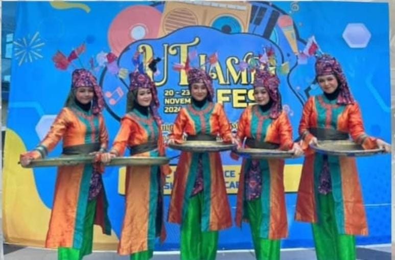 Ekskul Tari MAN 2 Kota Jambi Raih Juara 1 di UT Jambi Festival 2024
