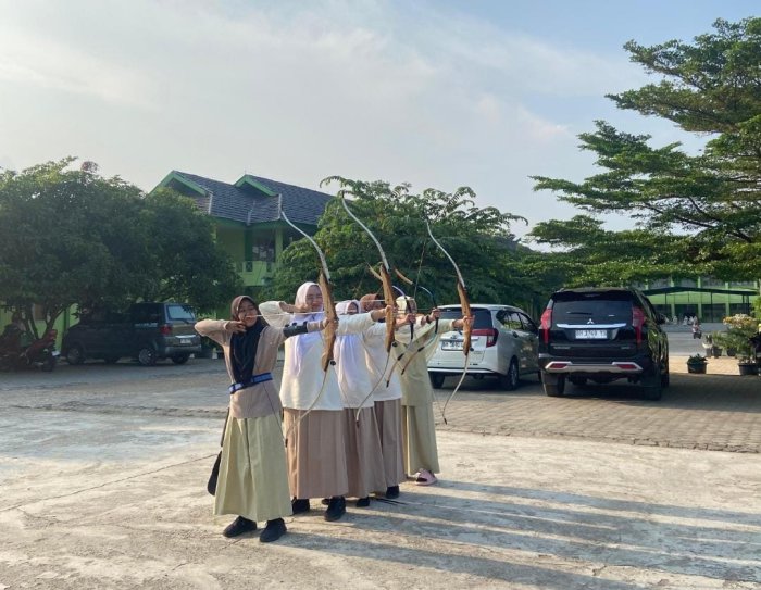 Jelang Lomba, Tim Panahan MAN 2 Kota Jambi Giat Berlatih Sore Hari