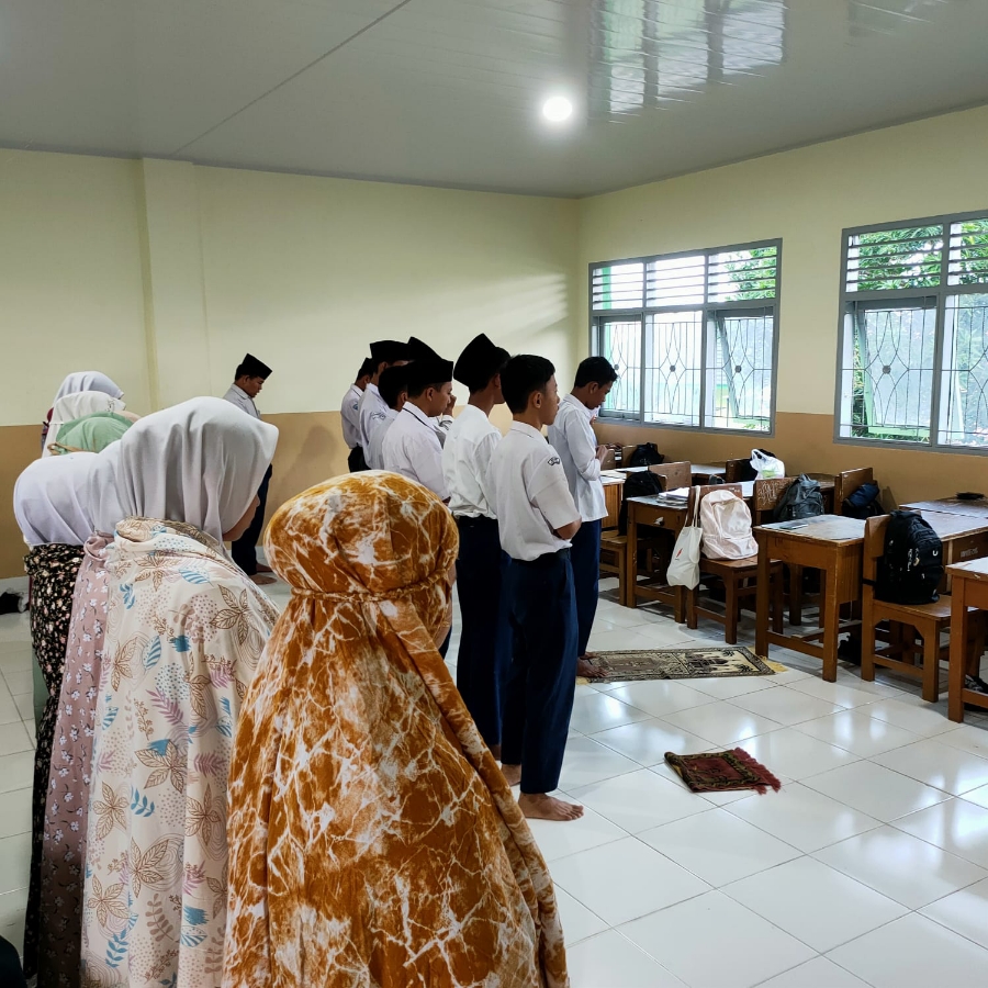 Hari Pertama Program Pembiasaan Keagamaan di MAN 2 Kota Jambi
