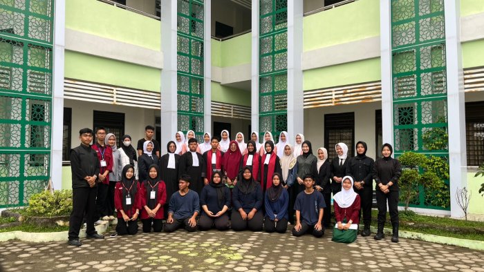 Serius Tapi Seru! Siswa XII MIA 5 MAN 2 Kota Jambi Gelar Simulasi Sidang Kasus Pidana di Kelas PKN