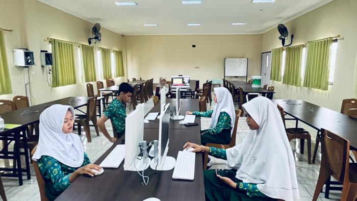 Empat Siswa MAN 2 Kota Jambi Tampil Gemilang di Final KOMPAC 2025