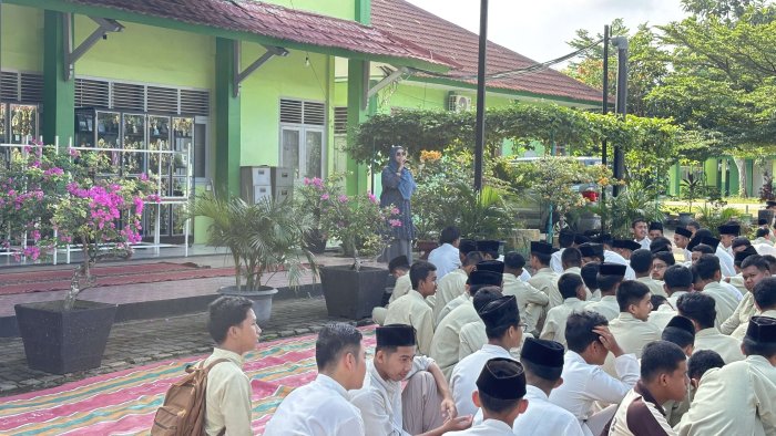 Wakabid Kesiswaan Tegaskan Pentingnya Penampilan Sopan demi Citra Siswa MAN 2 Kota Jambi