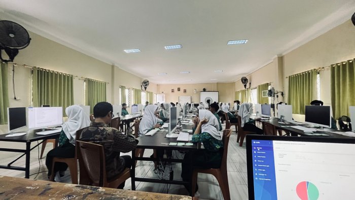 Burnout Tapi Semangat! Cerita Siswa MAN 2 Kota Jambi di Gladi Bersih TKA 2025