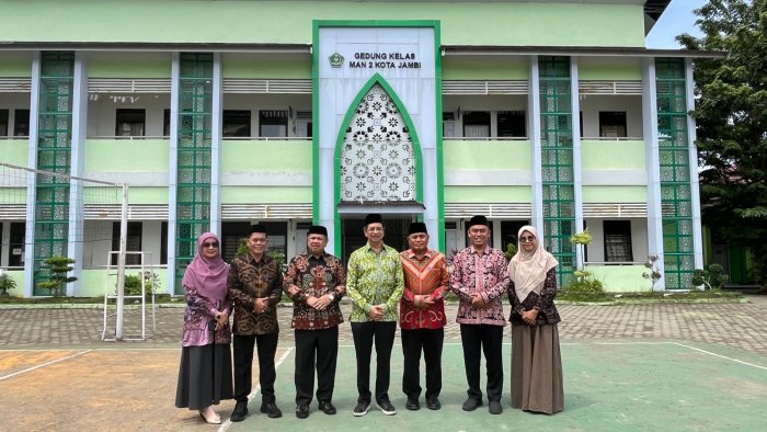 Staf Ahli Kemenag RI Singgah ke MAN 2 Kota Jambi, Tinjau Program Unggulan hingga Pendistribusian Makanan Bergizi Gratis
