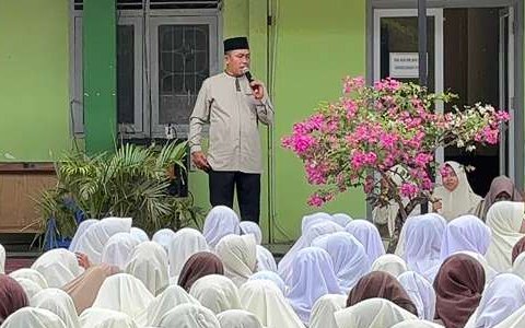 Kepala MAN 2 Kota Jambi Tegaskan Larangan Untuk Tidak Berkeliaran Setelah Jam 22.00 Dari Pemkot Jambi