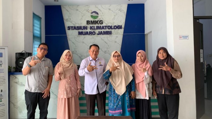 Kunjungan Koordinator Kelas Global MAN 2 Kota Jambi ke BMKG Stasiun Klimatologi Muaro Jambi Bahas Rencana Kerjasama