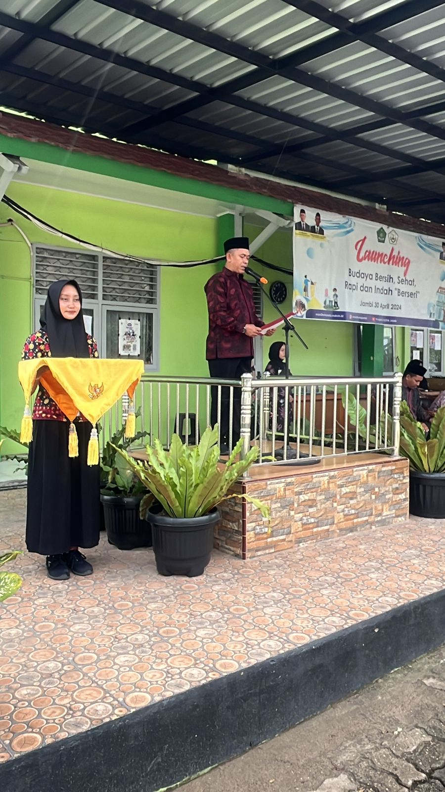 Sertijab OSIM dan Ekstrakurikuler MAN 2 Kota Jambi: Membangun Jiwa Kepemimpinan Sejak Dini