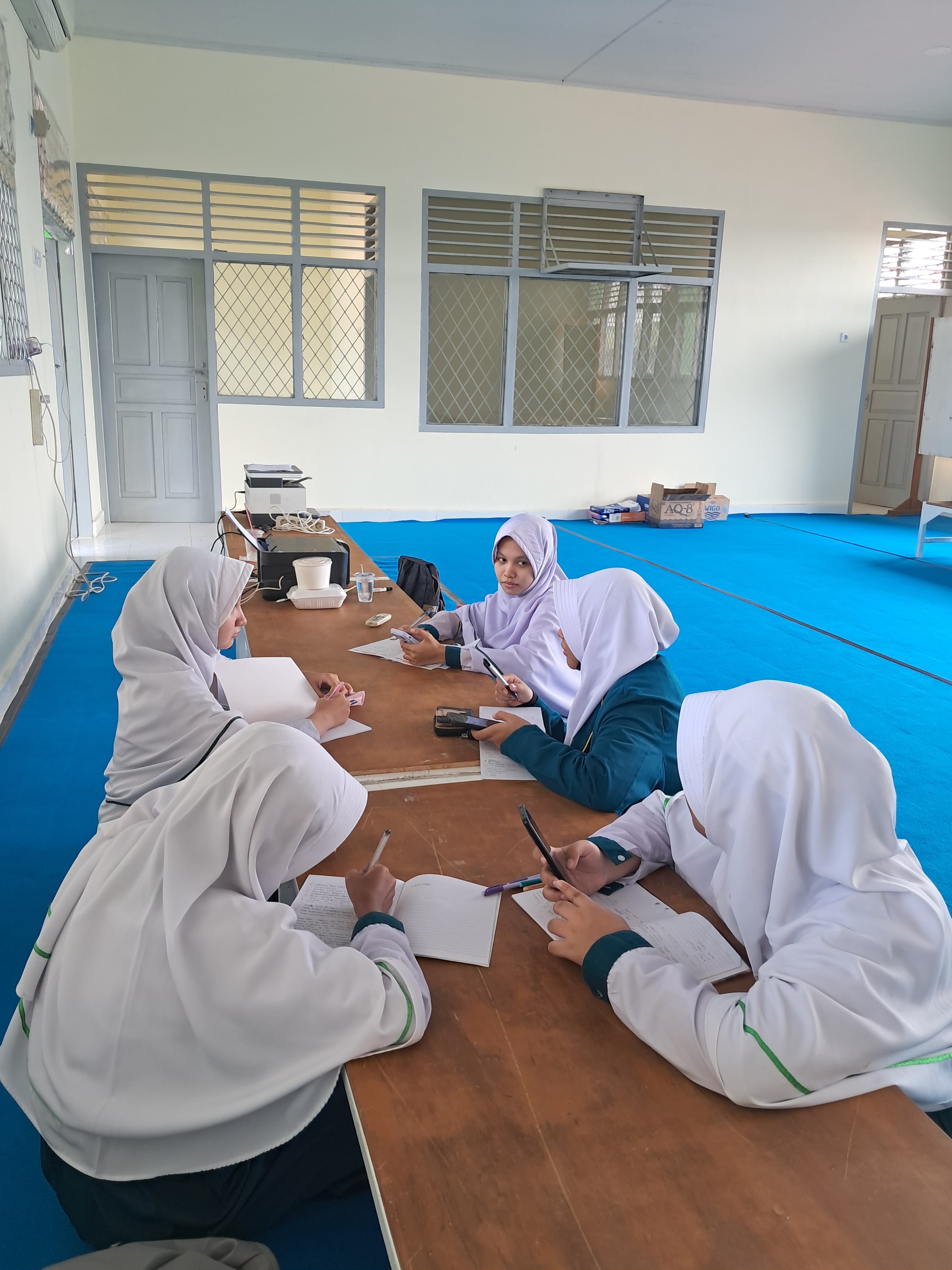 TIM LCC MAN 2 Kota Jambi Bersiap Menuju Lomba LCC Provinsi Jambi yang Diselenggarakan OJK