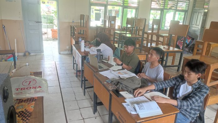 Prestasi Khalifah Syukron Picu Efek Domino: Siswa MAN 2 Kota Jambi Geber Latihan Olimpiade!