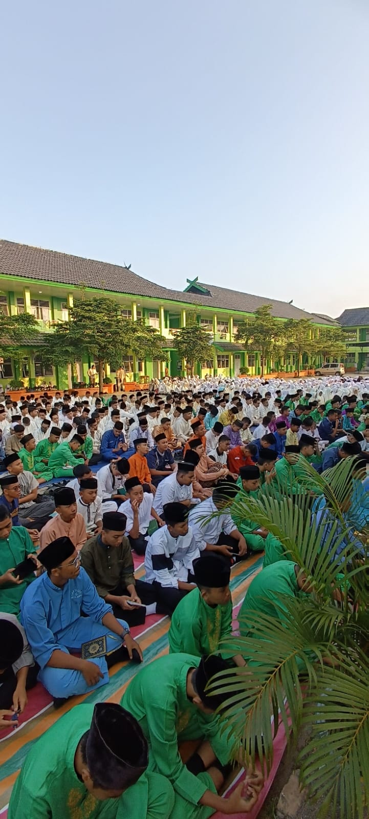 MAN 2 Kota Jambi: Sholawat dan Yasinan Jum'at Perdana TA 2024/2025 Diselenggarakan dengan Khidmat