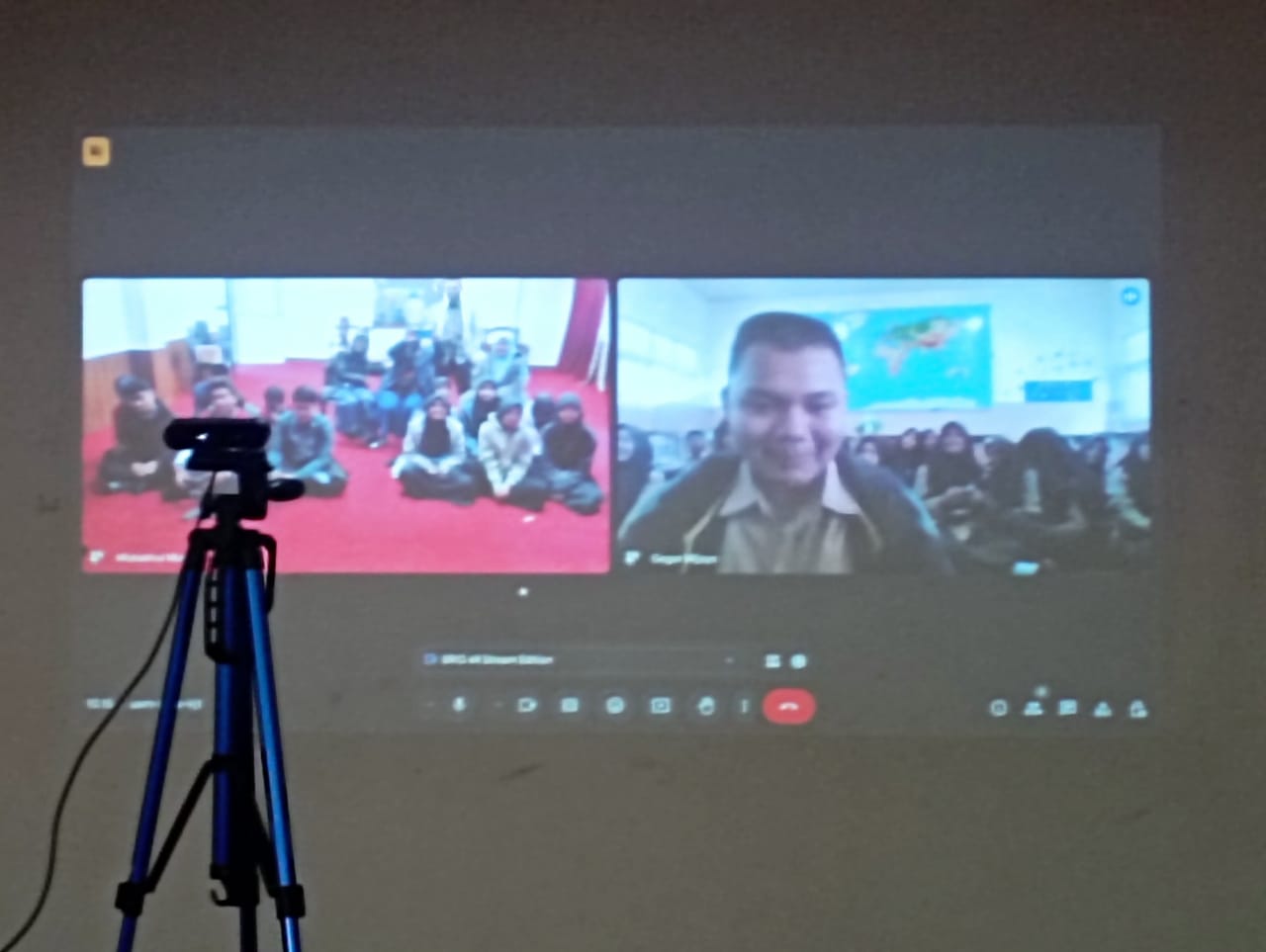 Siswa Kelas Global MAN 2 Kota Jambi Gelar Telekonferensi dengan siswa Sekolah Indonesia Cairo