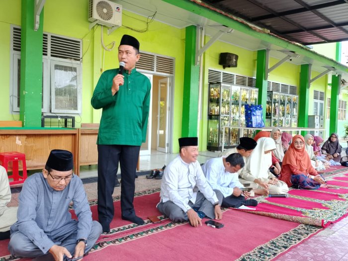 Yasinan Rutin MAN 2 Kota Jambi: Doa Bersama dan Perpisahan Purna Tugas