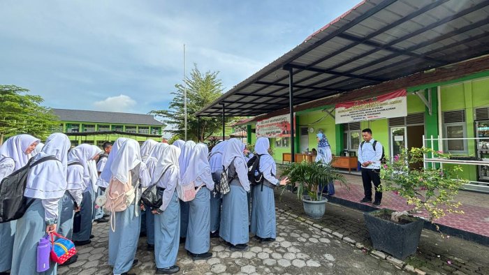 Berani Mengukur Kemampuan Diri, Siswa X E1 Jalani Tes TOEFL di UIN STS Jambi