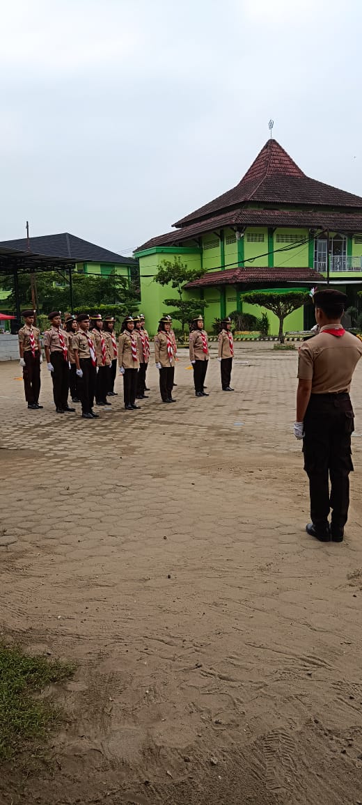 Penampilan Spektakuler Ekstrakurikuler PRAMUKA di MAN 2 Kota Jambi