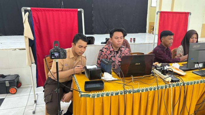 Sadar Administrasi Sejak Dini: Siswa MAN 2 Kota Jambi Antusias Ikuti Perekaman KTP-el