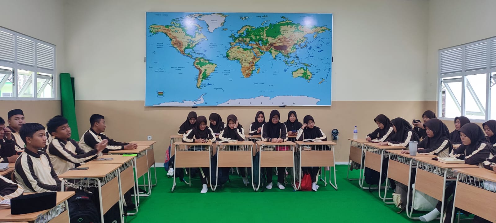 Berpikir Global, Berakhlak Quran