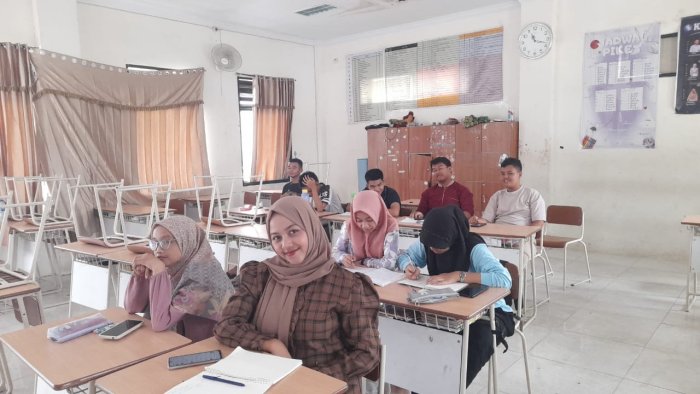 Bimbel Terakhir Bahasa Indonesia, Siswa Antusias Dalami Pemahaman Wacana dan Kalimat Utama