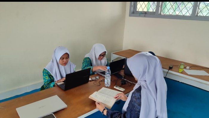 Siswa MAN 2 Kota Jambi Olah Data Hasil Penelitian Hutan Adat Rantau Kermas