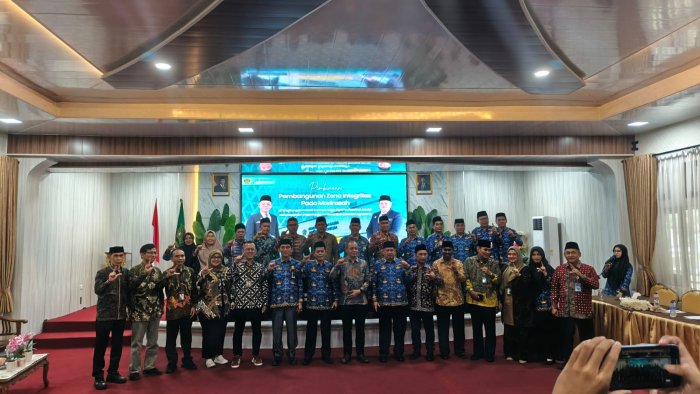 Kepala MAN 2 Kota Jambi Hadiri Pembinaan Penguatan Zona Integritas oleh Inspektorat Jenderal Kemenag RI Kepala MAN 2 Kota Jambi Hadiri Pembinaan Penguatan Zona Integritas oleh Inspektorat Jenderal Kemenag RI