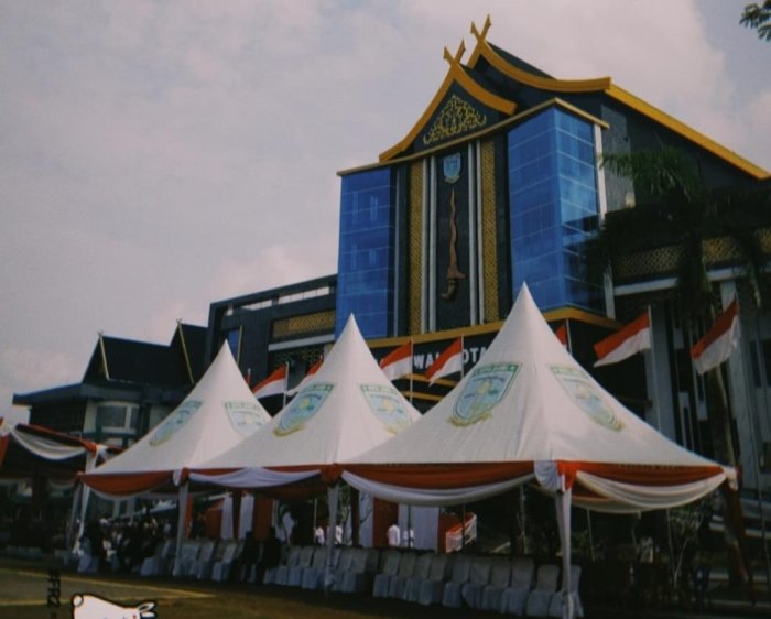 Siswi MAN 2 Kota Jambi Ikut Kibarkan Semangat Pemuda di Graha Siginjai