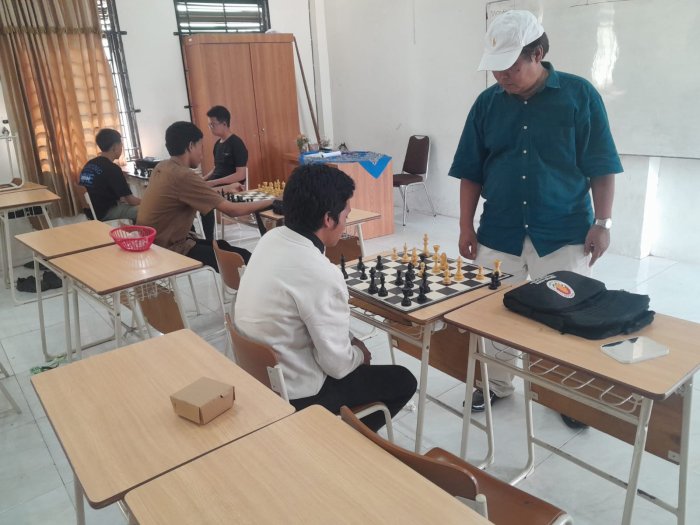 Pejuang-Pejuang di Atas Papan Hitam Putih