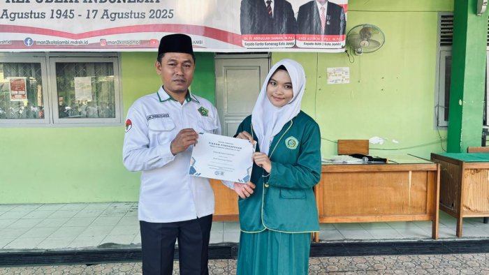 Siswi MAN 2 Kota Jambi Raih Juara Nasional Lomba Cipta Puisi