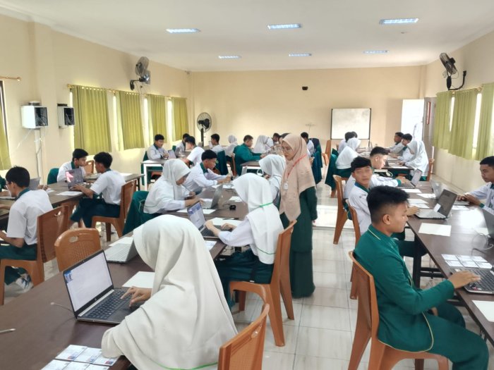 Pelaksanaan TKA 2025 di MAN 2 Kota Jambi Semakin Berkualitas dengan Kehadiran Pengawas Silang