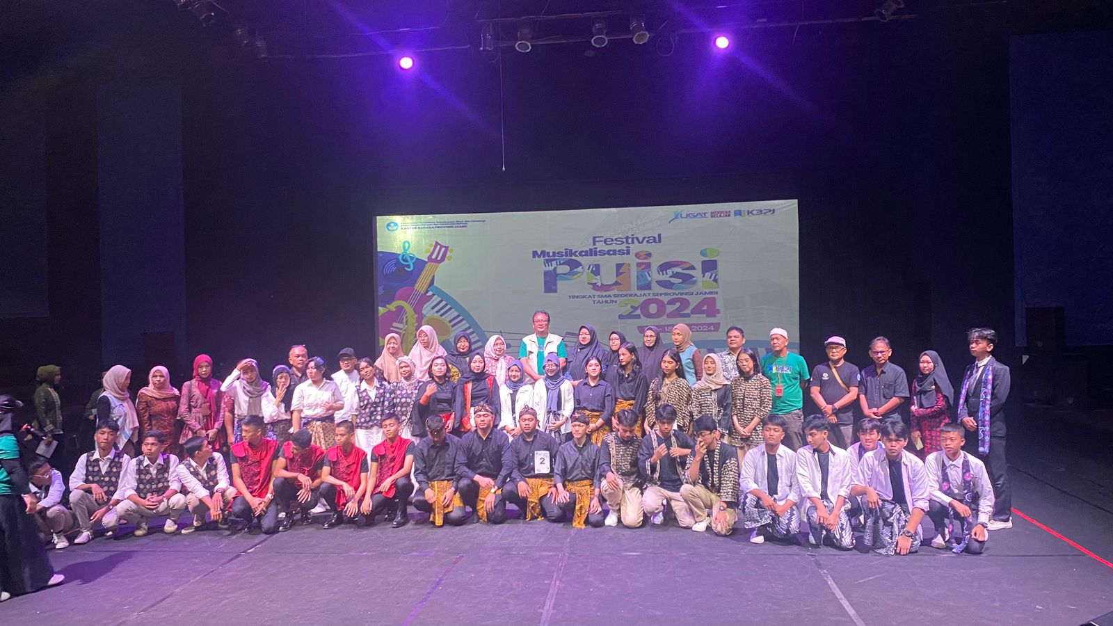 MAN 2 Kota Jambi Melangkah Ketingkat Nasional Dalam Festival Musikalisasi Puisi