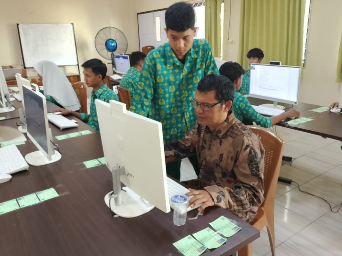 Gladi Bersih TKA 2025 Gelombang Kedua di MAN 2 Kota Jambi Terkendala di Akhir Sesi 3, Siswa Tetap Tenang