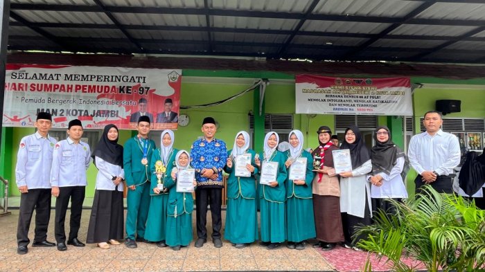 Deretan Prestasi Gemilang Warnai Penyerahan Piala dan Medali Siswa MAN 2 Kota Jambi di Ajang Nasional 2025